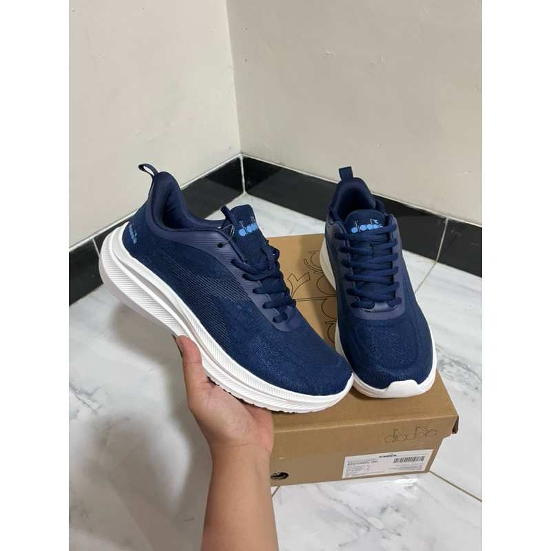 Sepatu Diadora men/ unisex navy sale 70% ukuran 41 (KREDIBEL)