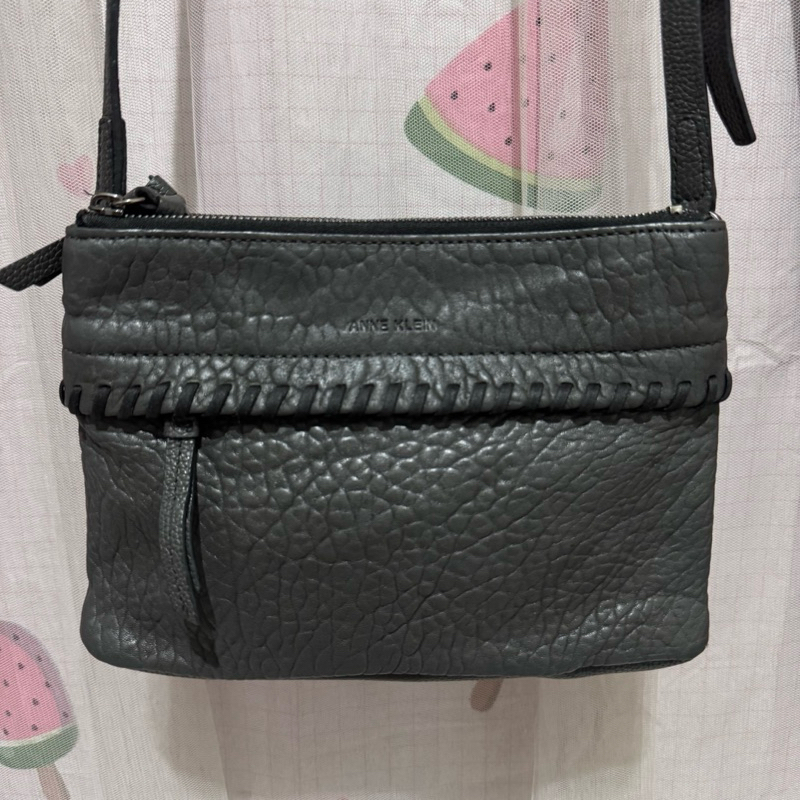 tas sling bag anne klein kepala singa. tas selempang kulit asli. preloved