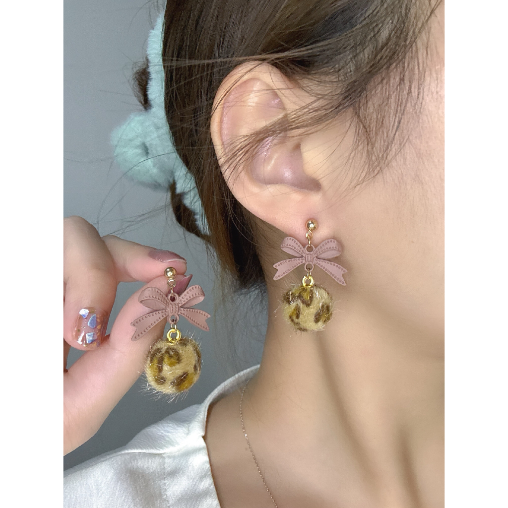 Brown leopard print fur ball pom pom bow korean cute earrings anting pita warna coklat manis lucu