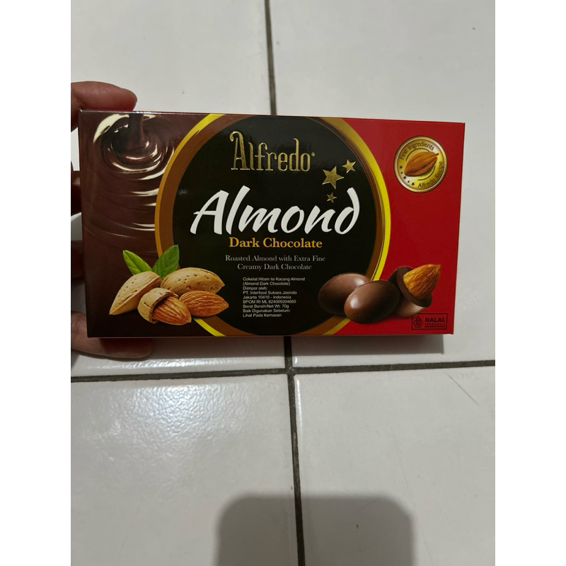 

Halal Alfredo Almond Dark Chocolate