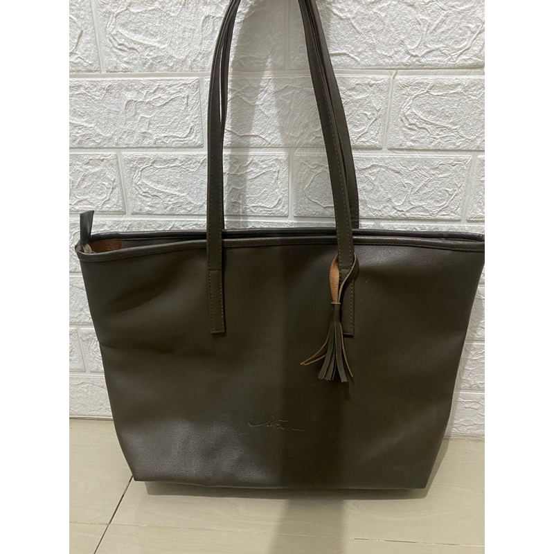 Preloved - Levaya Totebag