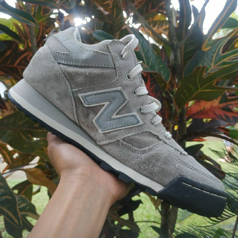 Sepatu New Balance 710