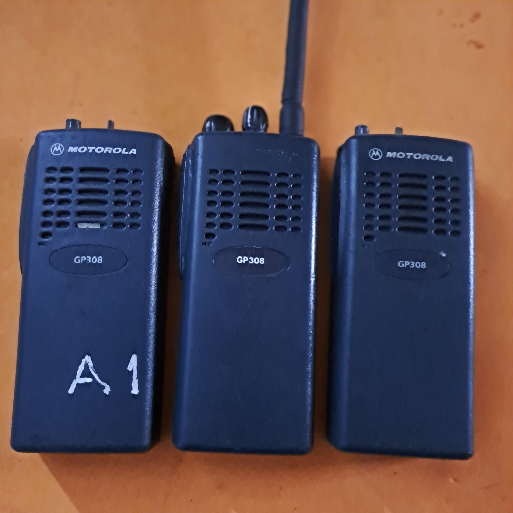 MESIN HT MOTOROLA GP308 VHF DAN MOTOROLA GP 308 UHF NORMAL HARGA SAMA MOTOROLA GP308 UHF DAN VHF KON