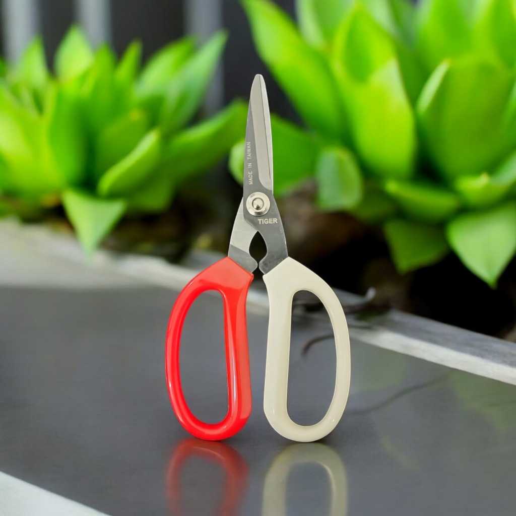 

TIGER 680 Gunting Dahan Serbaguna 7 Inch Lurus Prunning Shears TAIWAN Gunting Bunga