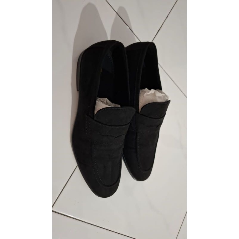 Sepatu H&M black suede pantofel size 42 sepatu pria