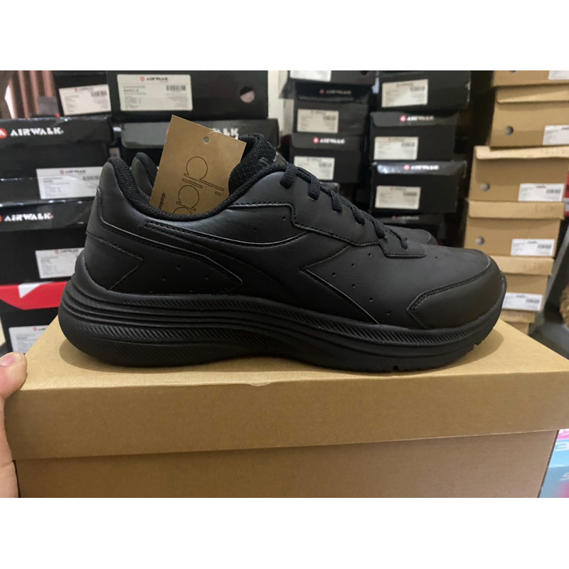 Sepatu Running Pria Diadora Eagle 7 SL Men's - Black / Black DIA180232200 ORIGINAL