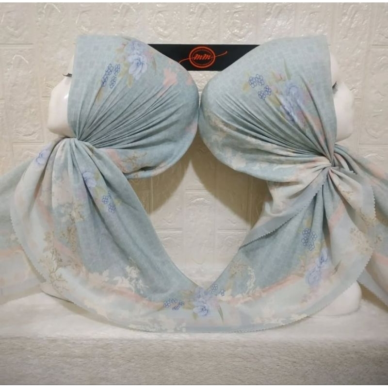 HIJAB SEGI EMPAT VOAL MOTIF BUNGA WARDAH KOMBI BIRU PINK