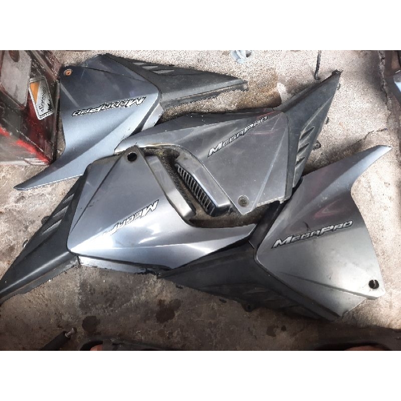 cover aki megapro mono