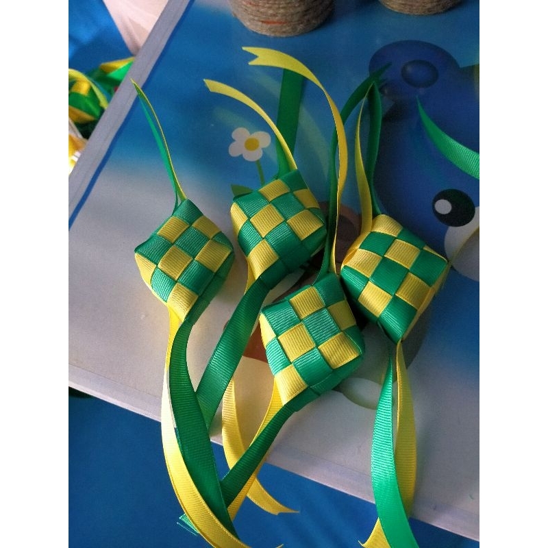 

Ketupat dari pita grosgrain ukuran (5x6,5)