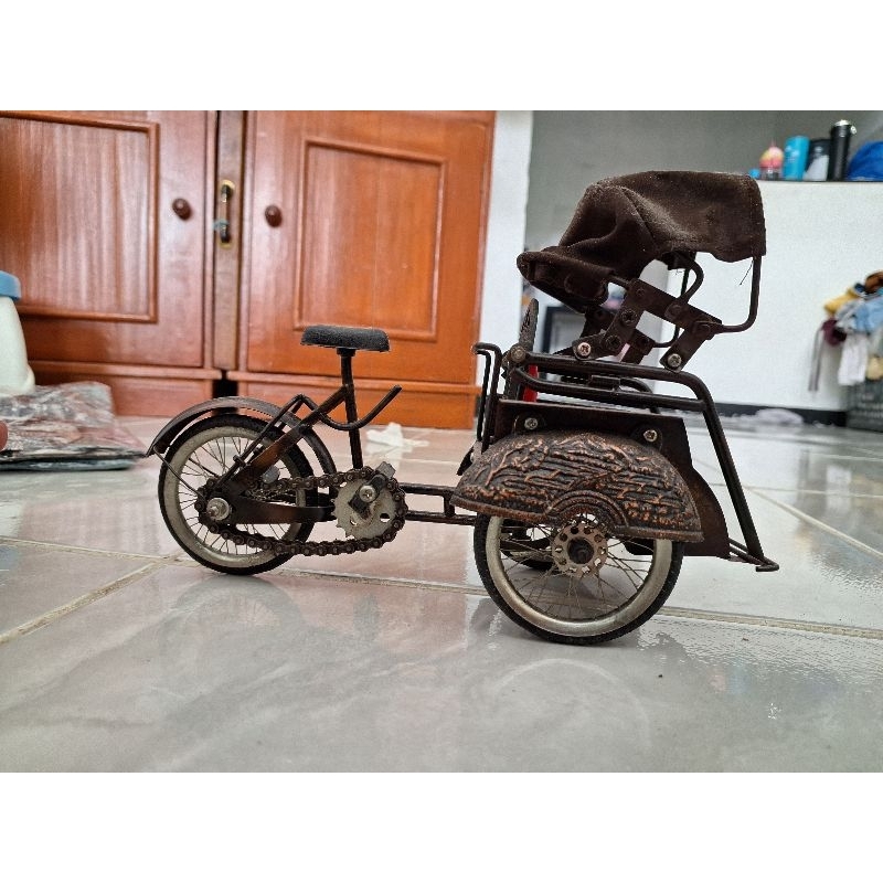Miniatur Becak Antik