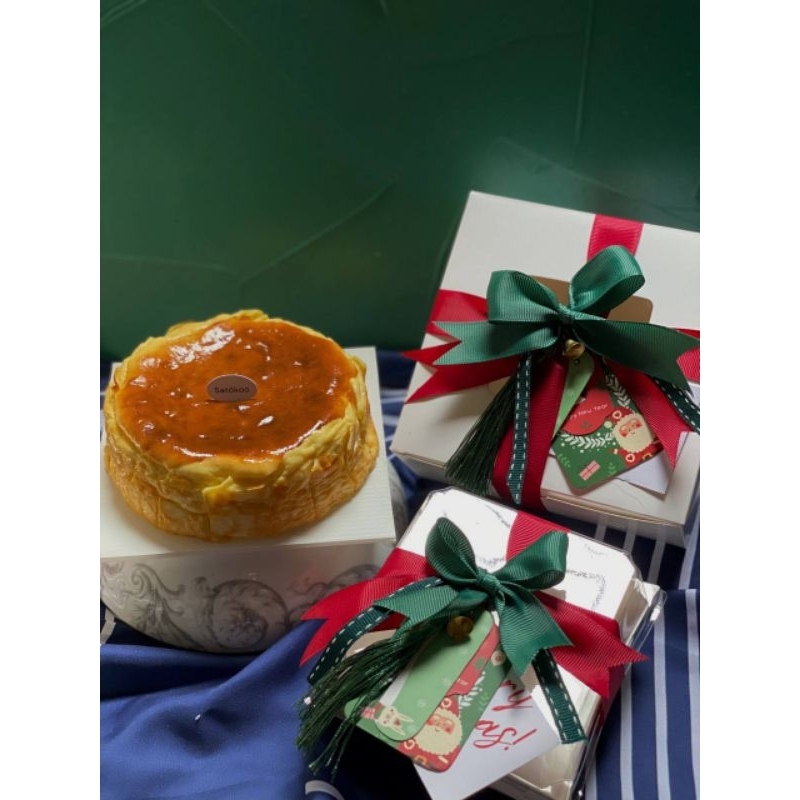 

Burnt Cheesecake Christmas Package