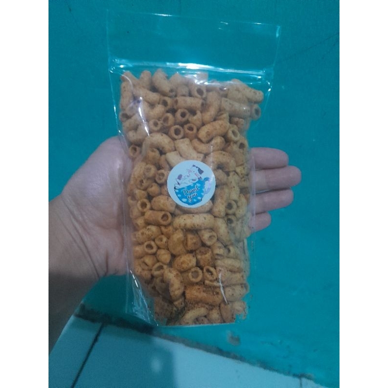 

Cemilan makaroni bantet Rasa pedas daun jeruk