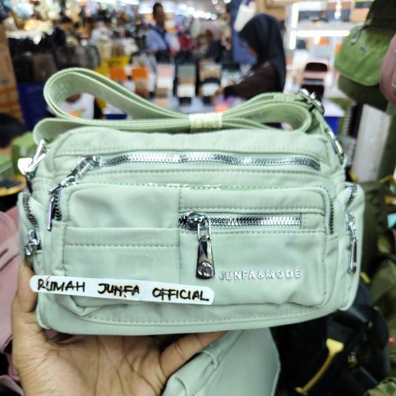 BEST SELLER  TAS SELEMPANG WANITA JUNFA 9955-396 POLOS BAHAN PARASUT