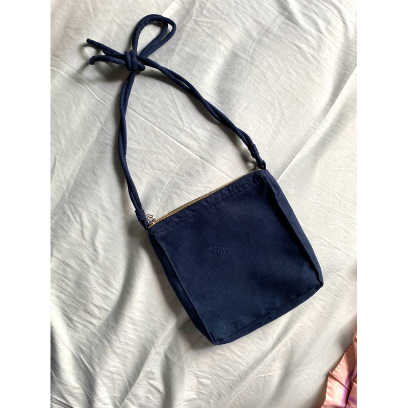 egon sling bag