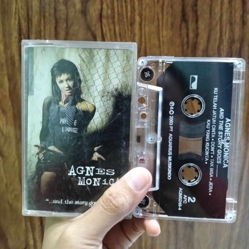 KASET PITA AGNES MONICA