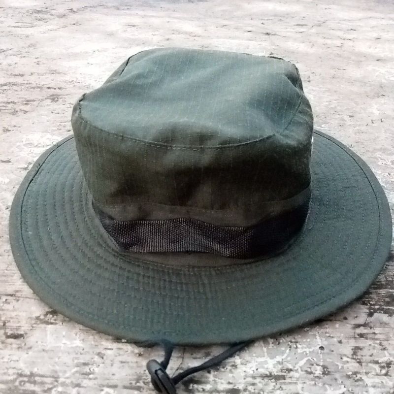 topi rimba polos hijau tua