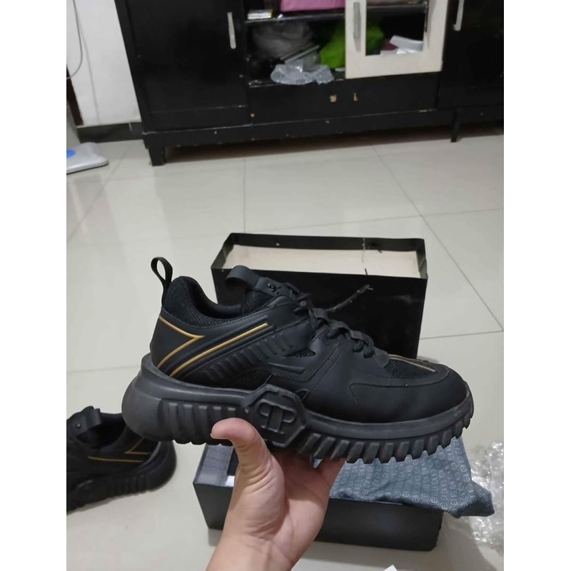 Sepatu Philip Plein