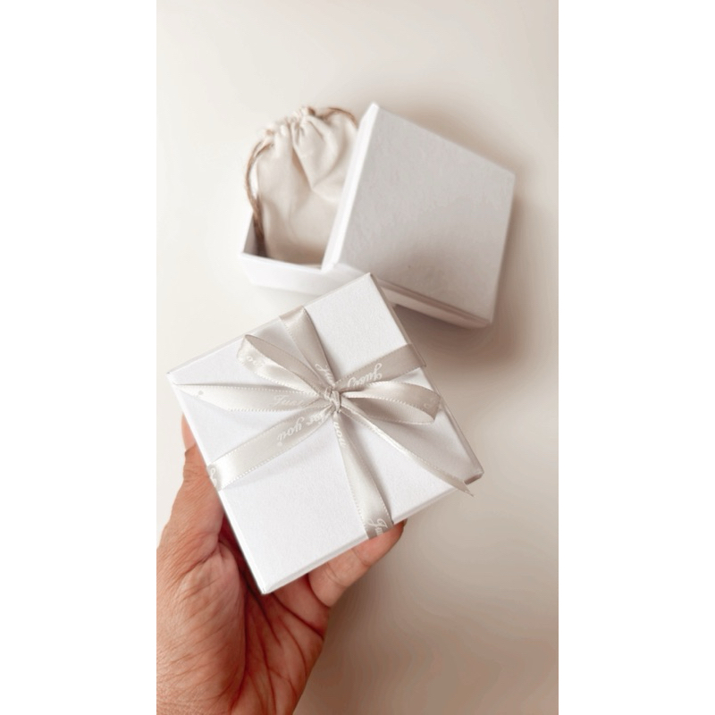 

(add on) Gift Box - White Box + Pouch+ Greeting Card