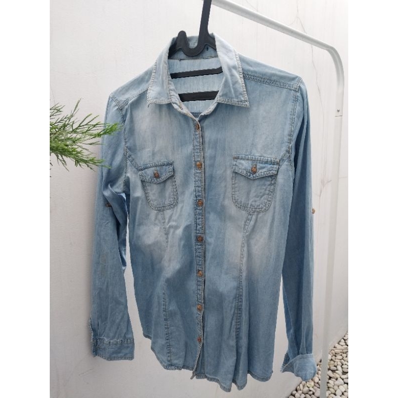 Preloved kemeja jeans denim C2