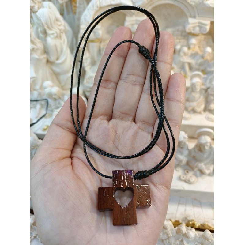 Kalung Salib Love Kayu - Kalung Kayu Salib Love  - Kalung Tali Salib Love - Kalung Kayu Love - Kalun