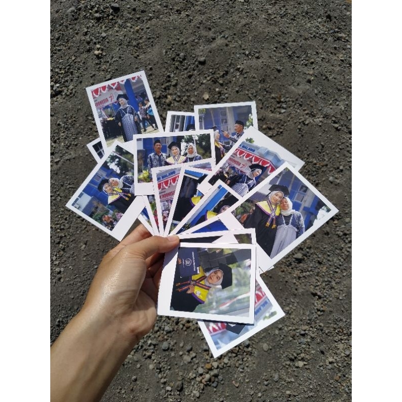 

Cetak foto polaroid CUSTOM ukuran 7x9 cm (1 pack = 20 foto)