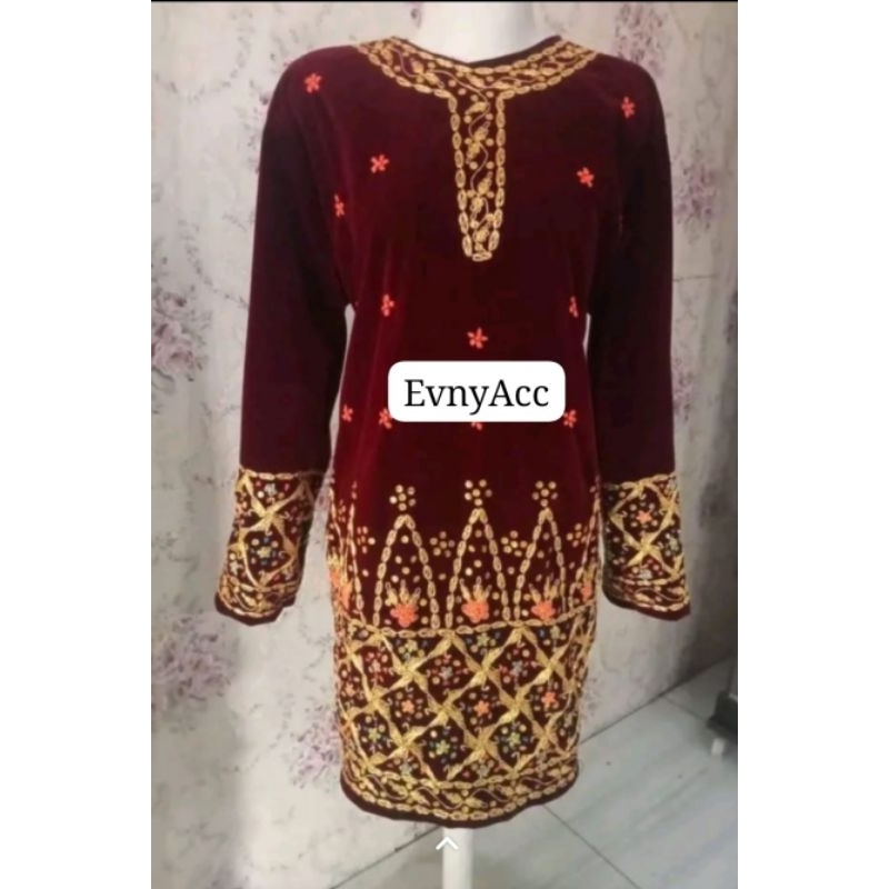 Baju Angkenan motif merak