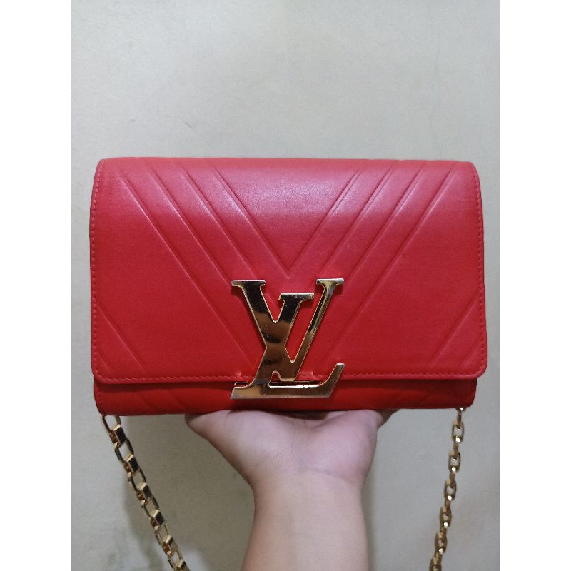 LV Airy V Chain Pochette ITALY 2016 Preloved