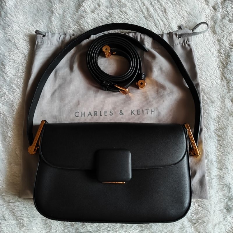 Tas Charles and Keith Koa Square Push Lock Shoulder Bag / Tas Charles & Keith Bag Preloved Original 