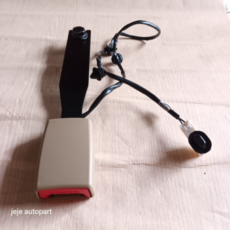 stik tangkai seat belt seatbelt lock kunci avanza xenia rush terios mobil universal kayak digambar