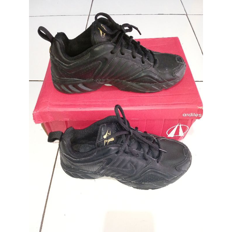 sepatu Adidas size 38