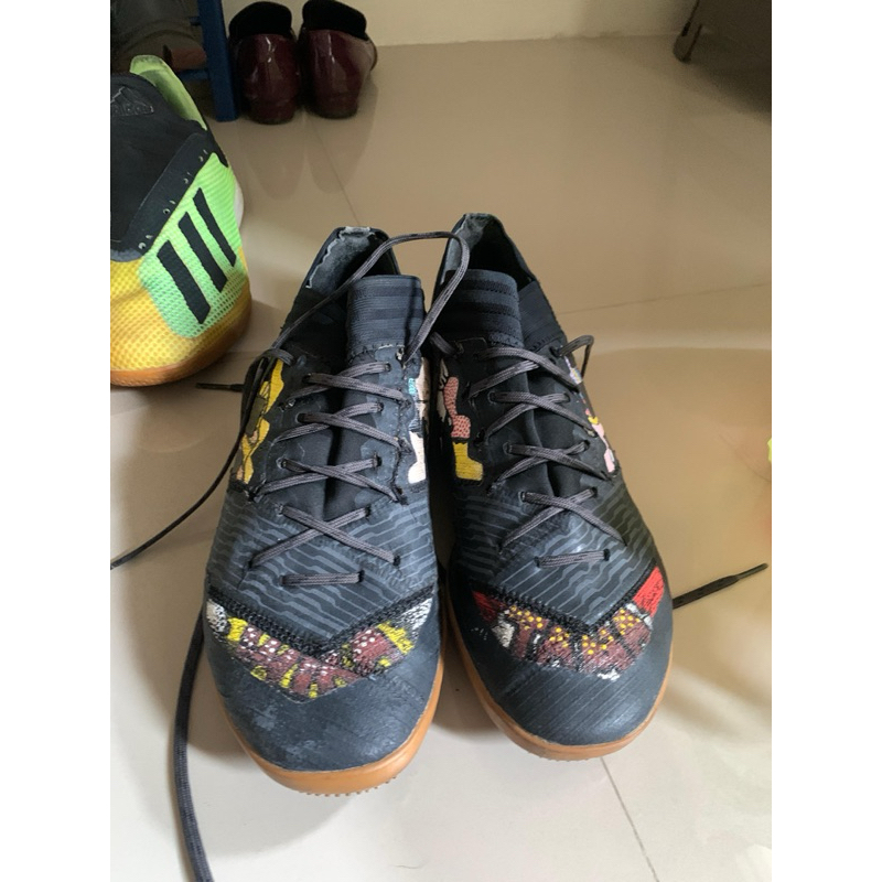 Sepatu Futsal Adidas Nemeziz