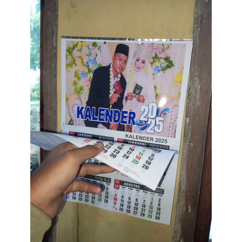 

Kalender costum foto bebas isi 3lembar