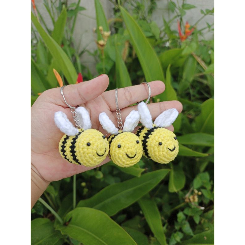 BEE AMIGURUMI KEYCHAIN