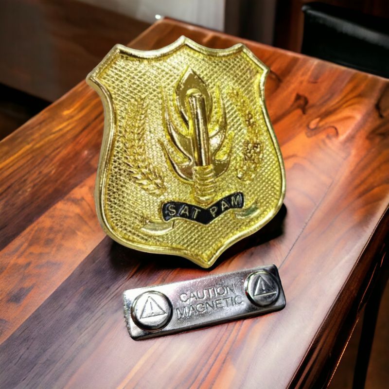 pin lencana kewenangan gold magnet satpam security
