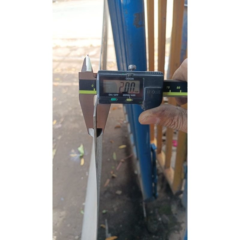 plat lubang stenlis 304L lubang 3mm tebel 2mm