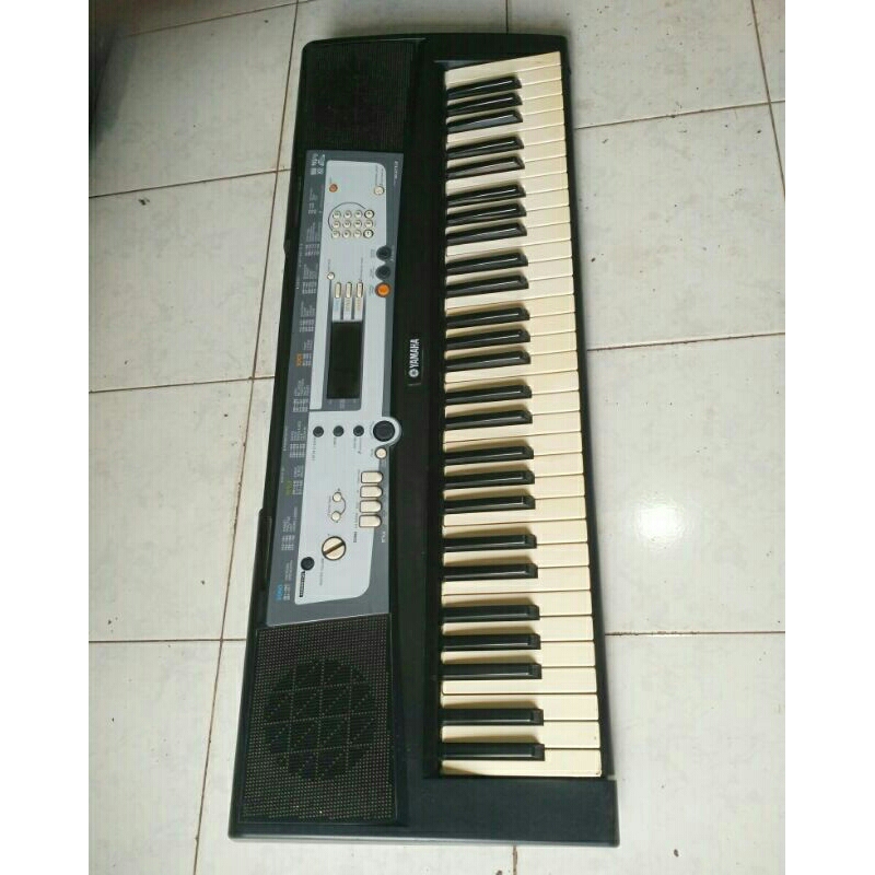 keyboard, piano Yamaha psr E213, normal second