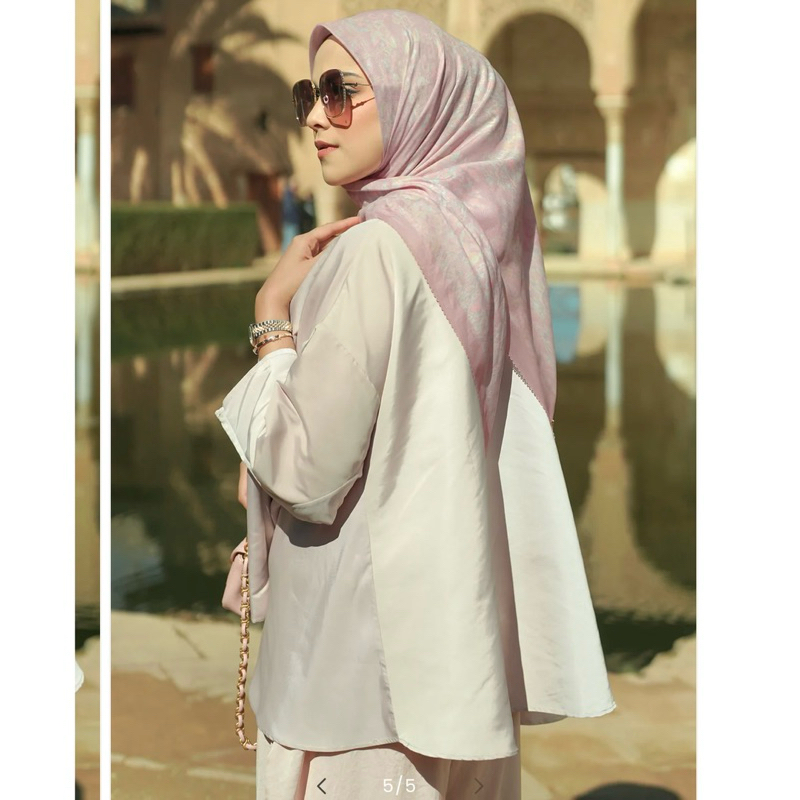 (LIKE NEW) Buttonscarves Granada Pink Mist