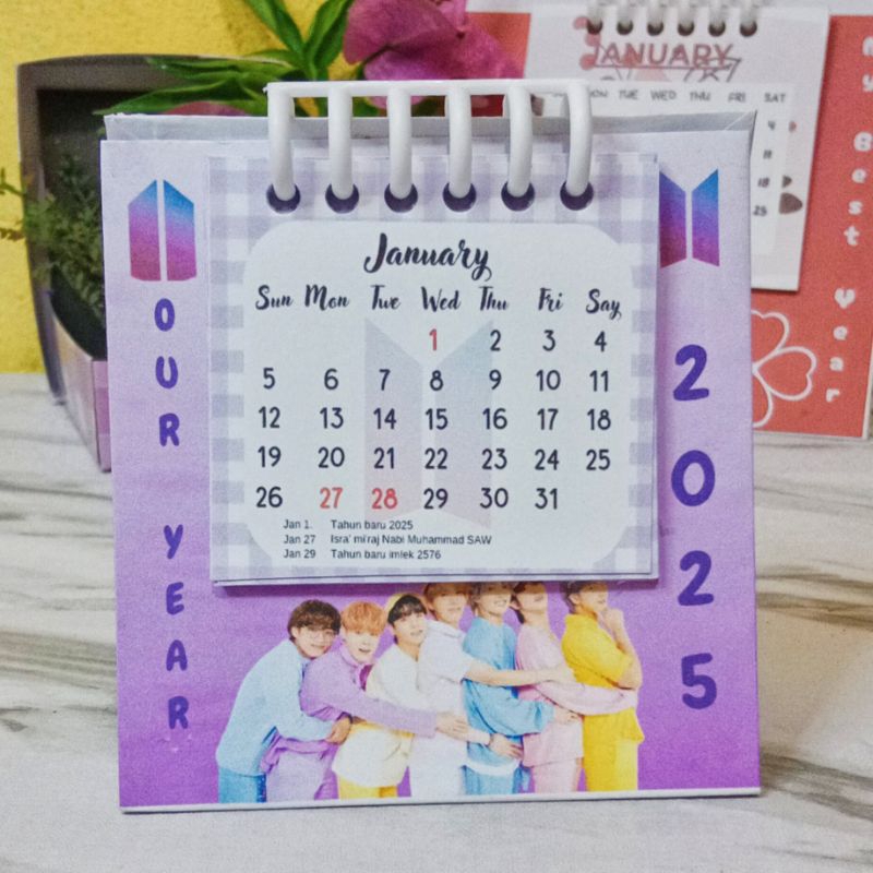 

Kalender Meja BTS estetik purple