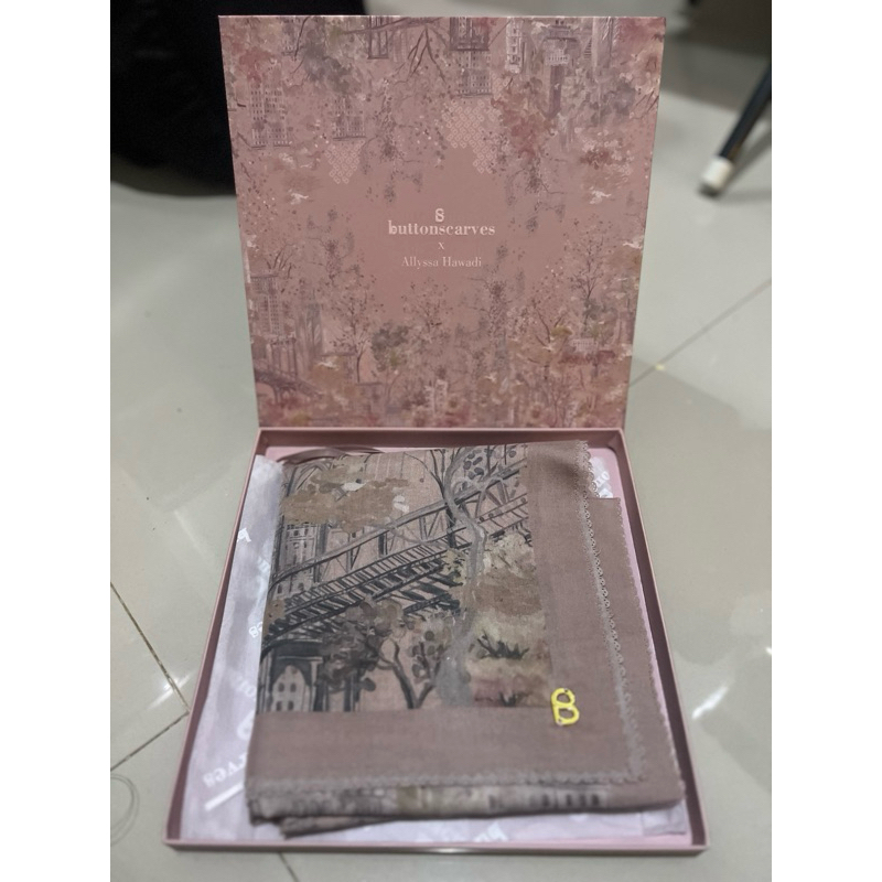 Preloved NY3 Bowery RARE ITEM - Buttonscarves