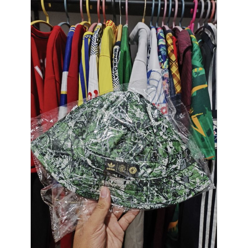 bucket hat Manchester United x stone Roses