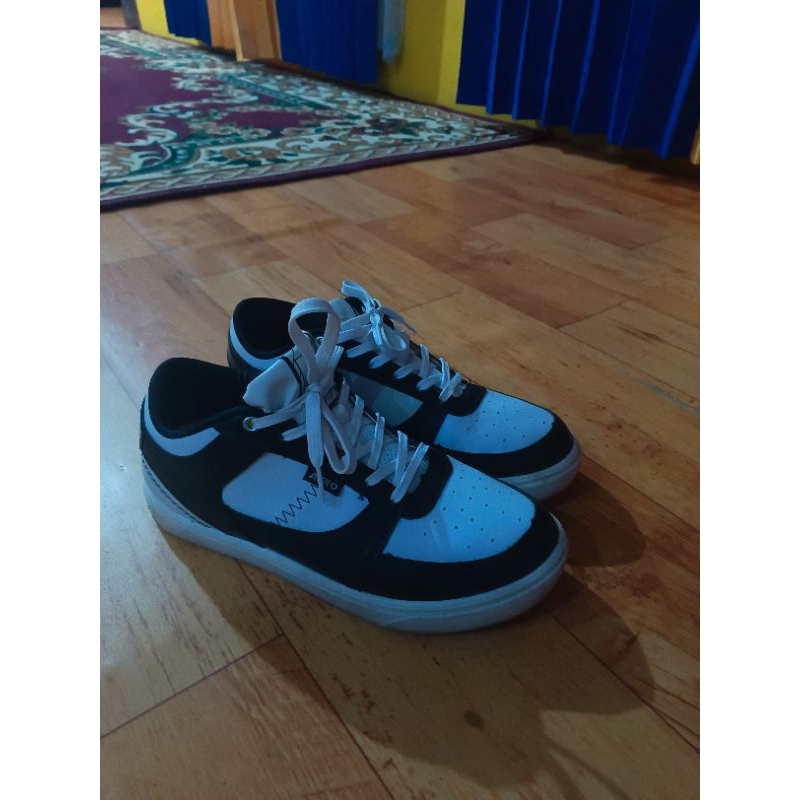 sepatu aerostreet hoops