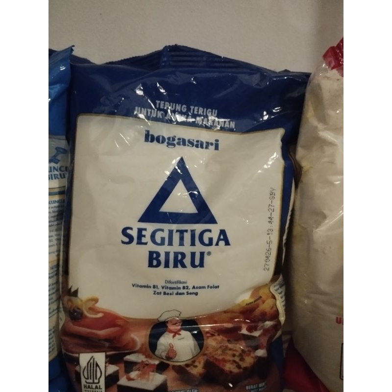 

TEPUNG TERIGU SEGITIGA BIRU 1KG