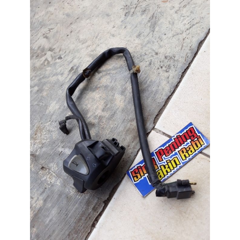Holder Saklar Kiri CBR150R K45A Lokal Original