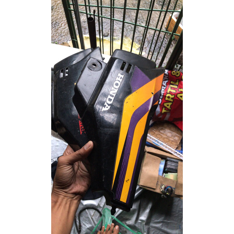 tutup aki honda gl max original sebelah kiri