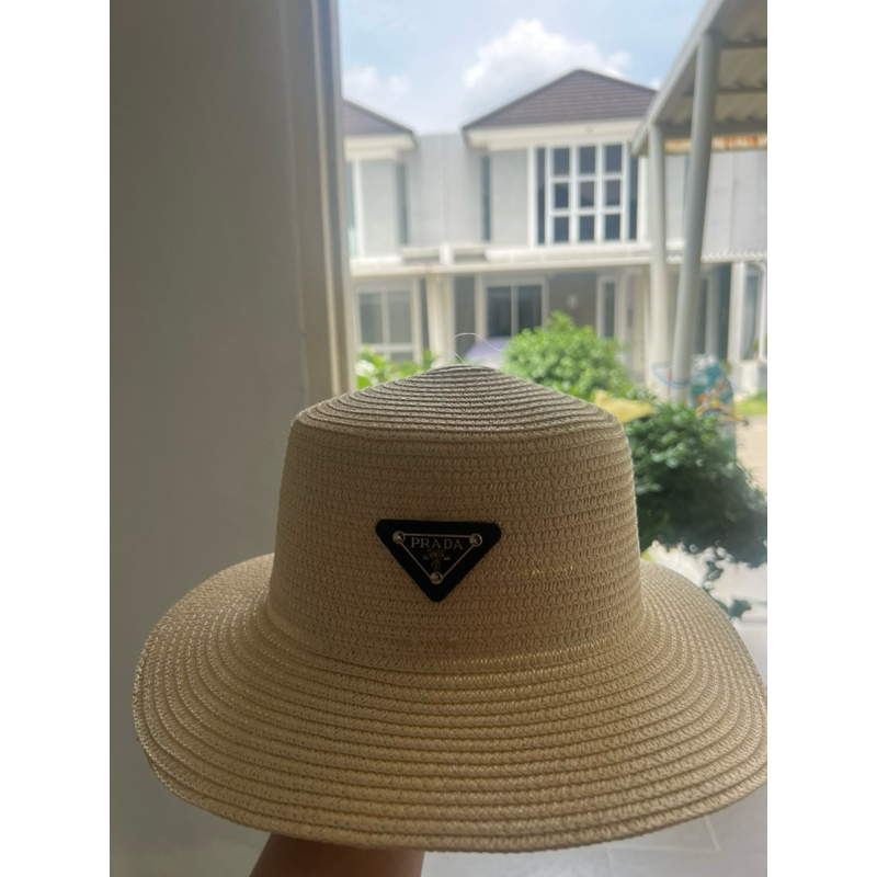 Topi pantai Prada like new