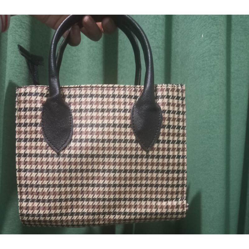 tas slempang wanita -hitam