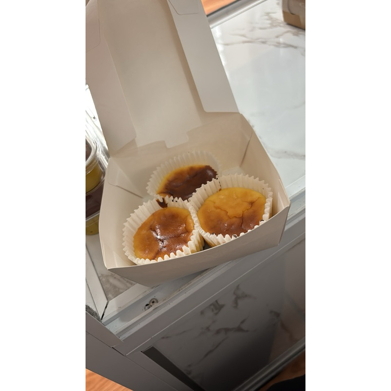 

Petite burnt cheese cake isi 3