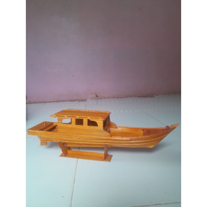 Miniatur Kapal Penumpang tradisional dari bambu