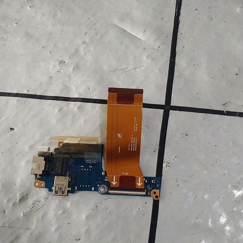 port usb + fleksibel laptop toshiba dynabook r632 original