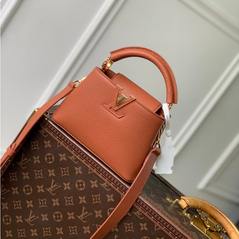 Louis Vuitton ladies' Capucines mini diagonal cross bag